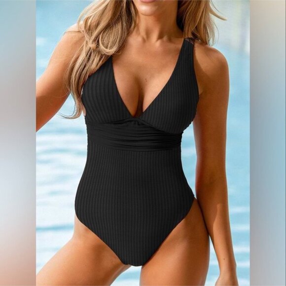 NWT Cupshe Black Ginger Ribbed & Ruched One-Piece Size Medium Swimsuit - Picture 1 of 8